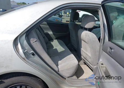 2003 Toyota Camry Le z USA, uszkodzony, nr VIN 4T1BE32K13U748646